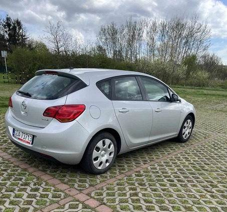 Opel Astra cena 20000 przebieg: 214000, rok produkcji 2013 z Gdańsk małe 137